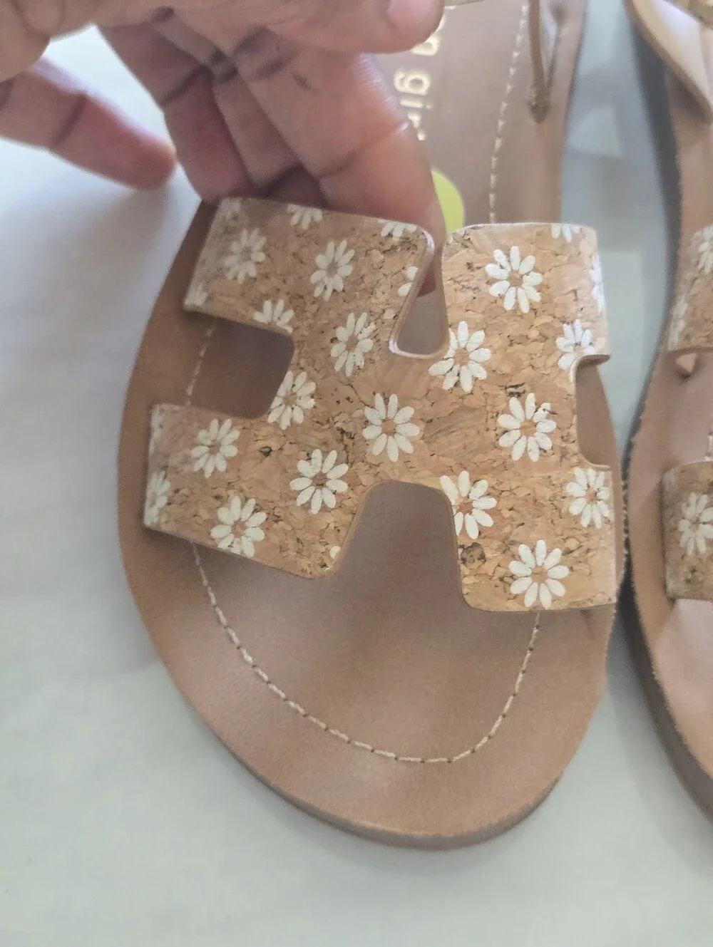 Madden Girl Floral Cork Flat Sandals Size 1 Tan White Daisy Ankle Strap Boho